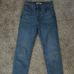 Levi high waisted Wedgie Straight Jeans size 25